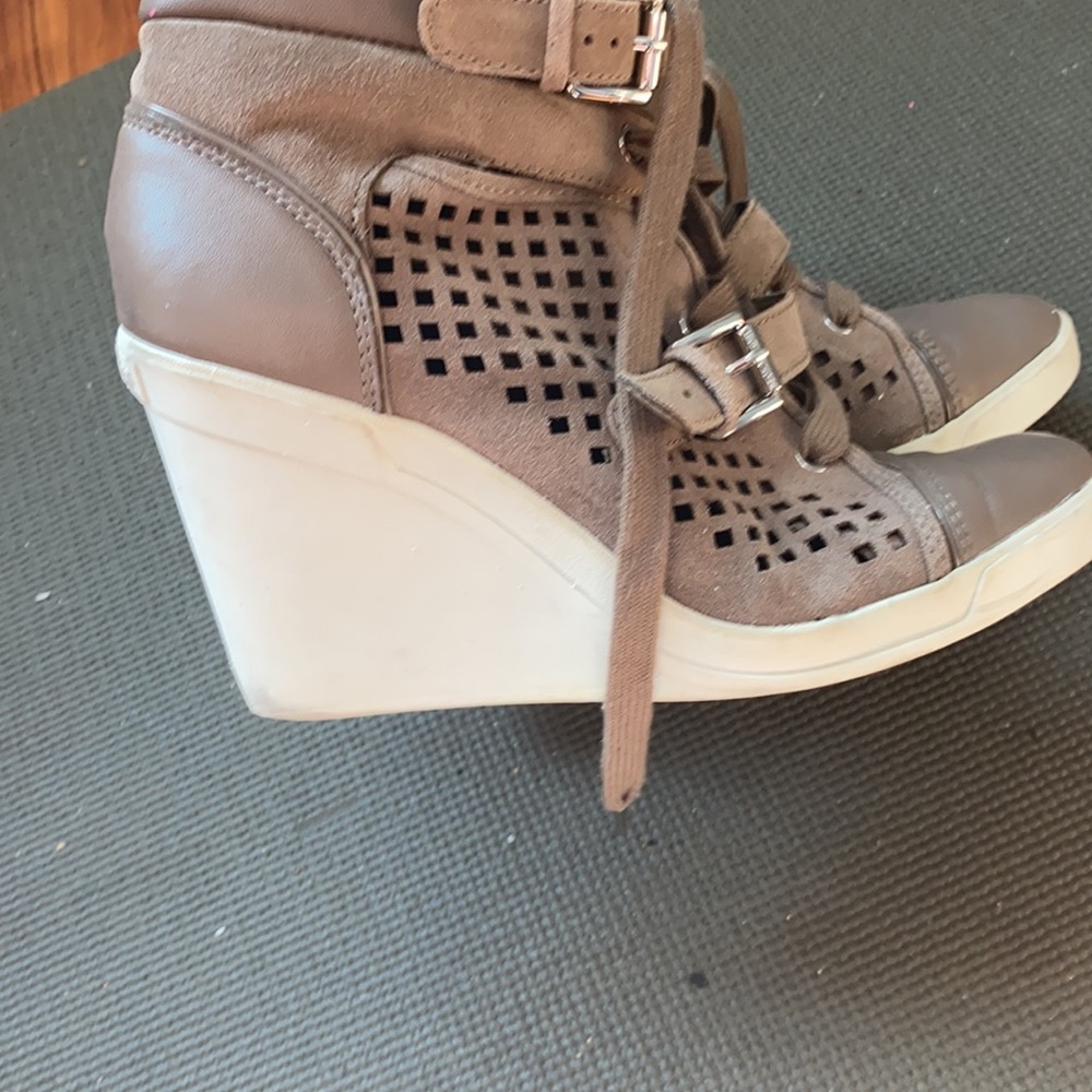 Michael Kors leather lace up and tie ankle boots - Picture 7 of 11